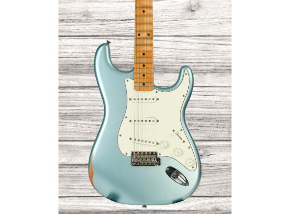 Fender Vintera em stock  Guitarra elétrica/guitarras formato ST Fender  Vintera Road Worn Mischief Maker Stratocaster Maple Fingerboard, Firemist Silver